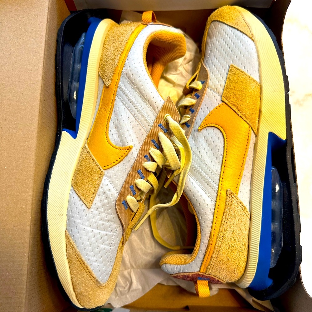 Size 10 Nike Air Max Pre-Day  LX Sneakers Shoes DO2381-737